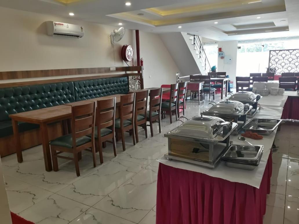 Hotel Wisteria -Main Highway Hotel Zirakpur エクステリア 写真