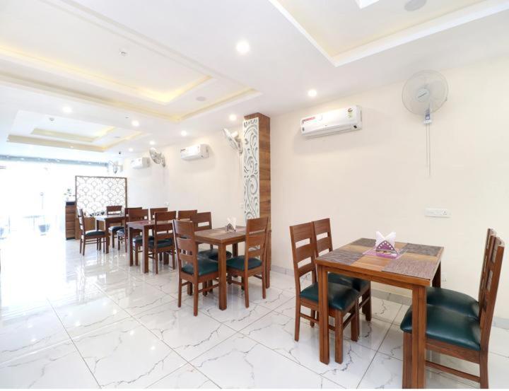 Hotel Wisteria -Main Highway Hotel Zirakpur エクステリア 写真