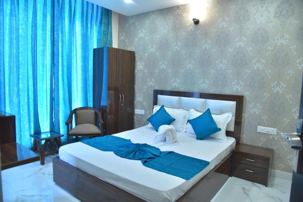 Hotel Wisteria -Main Highway Hotel Zirakpur エクステリア 写真