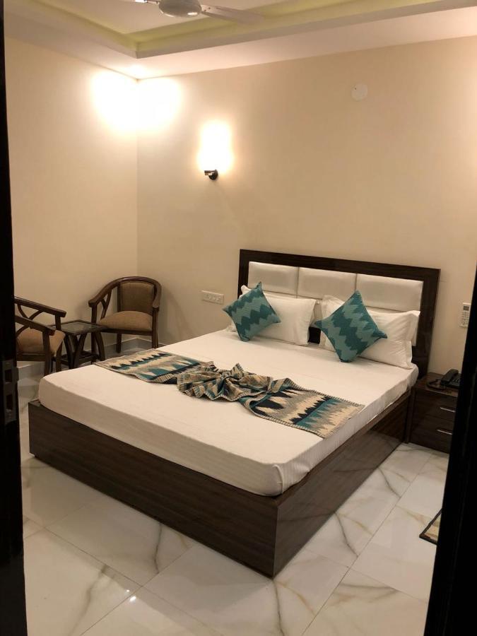Hotel Wisteria -Main Highway Hotel Zirakpur エクステリア 写真