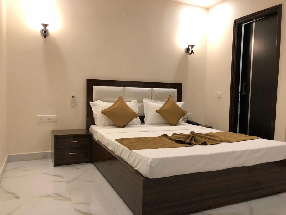 Hotel Wisteria -Main Highway Hotel Zirakpur エクステリア 写真