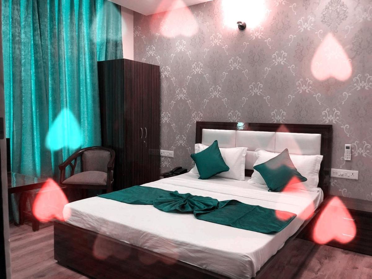 Hotel Wisteria -Main Highway Hotel Zirakpur エクステリア 写真