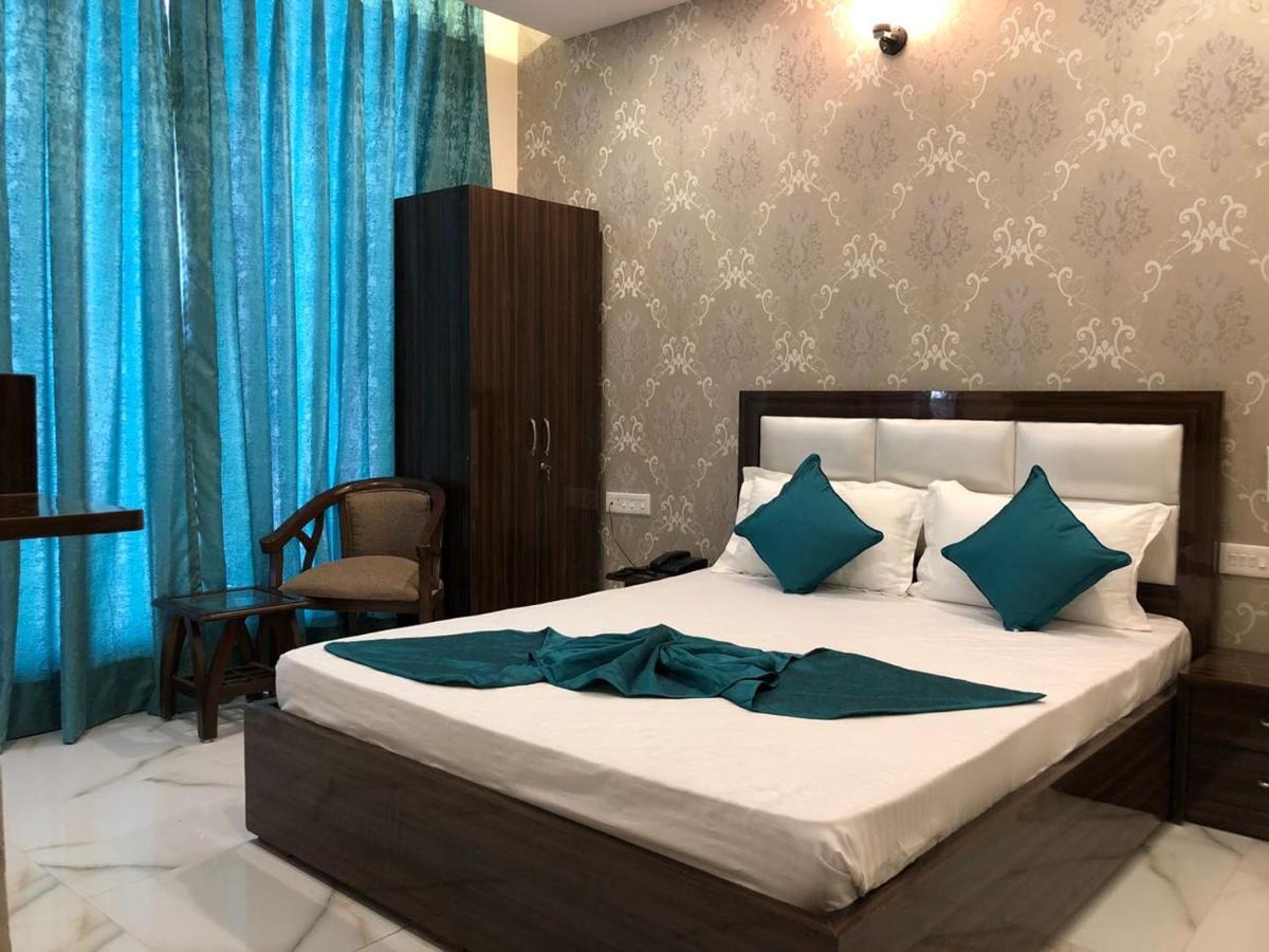 Hotel Wisteria -Main Highway Hotel Zirakpur エクステリア 写真