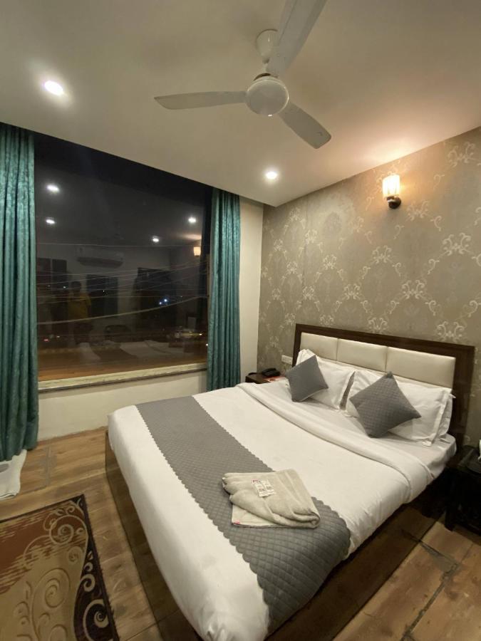 Hotel Wisteria -Main Highway Hotel Zirakpur エクステリア 写真