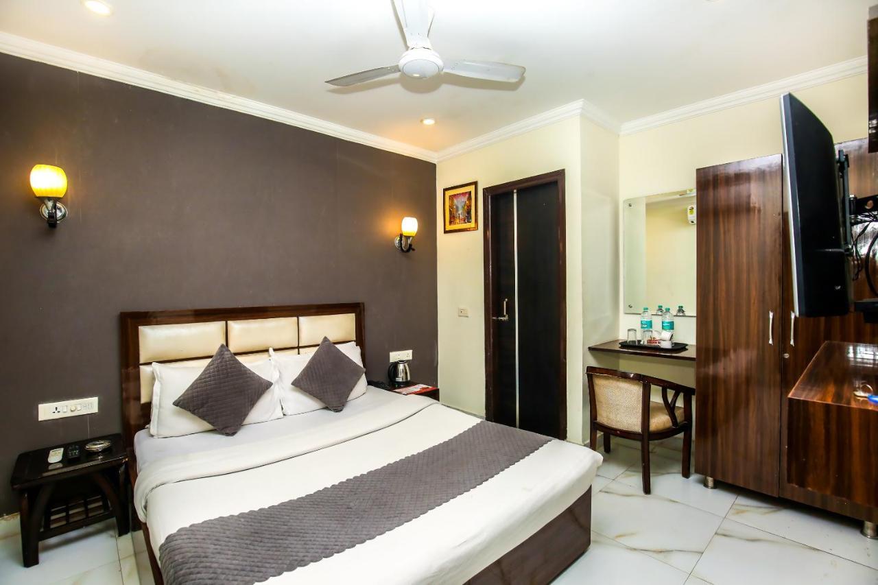 Hotel Wisteria -Main Highway Hotel Zirakpur エクステリア 写真