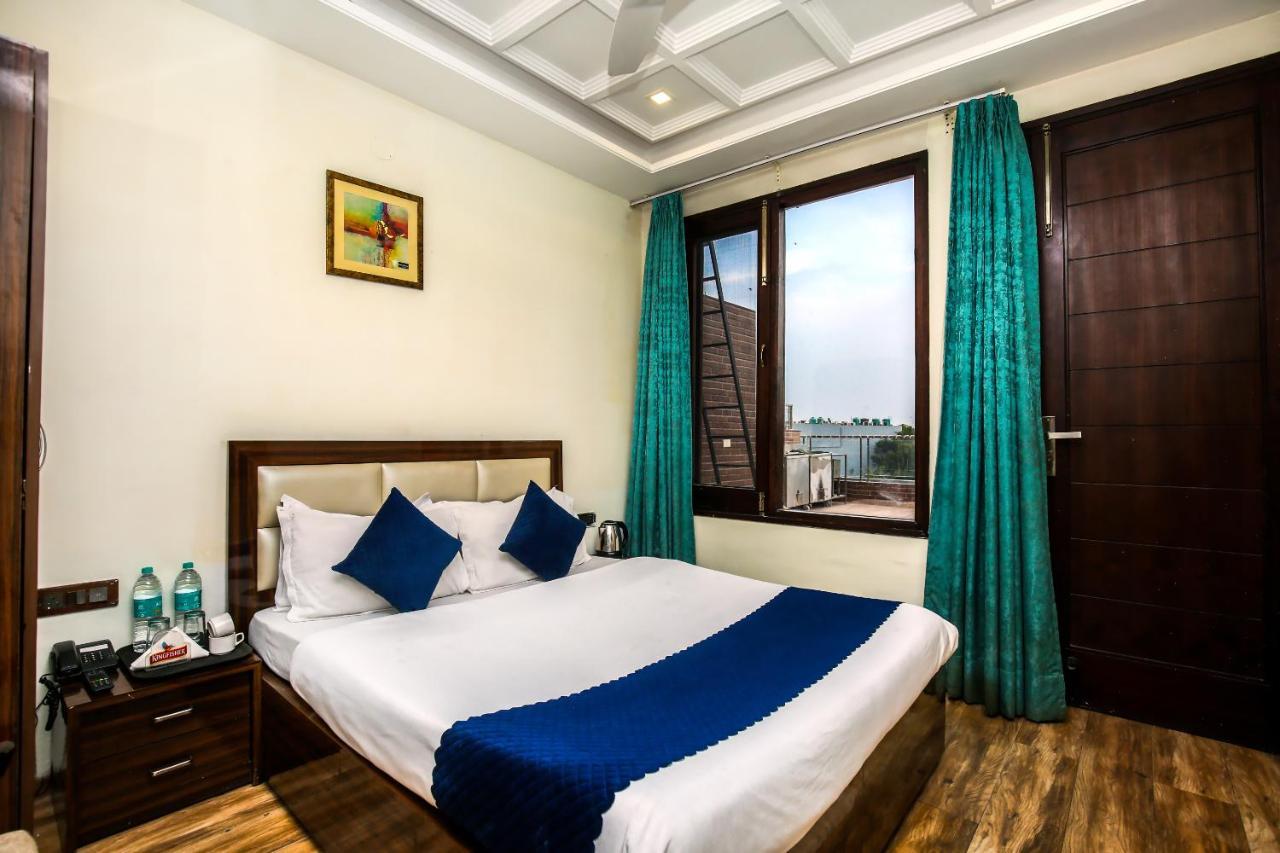 Hotel Wisteria -Main Highway Hotel Zirakpur エクステリア 写真