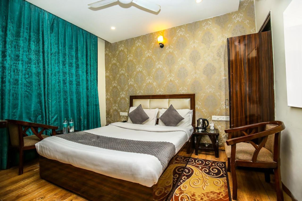 Hotel Wisteria -Main Highway Hotel Zirakpur エクステリア 写真