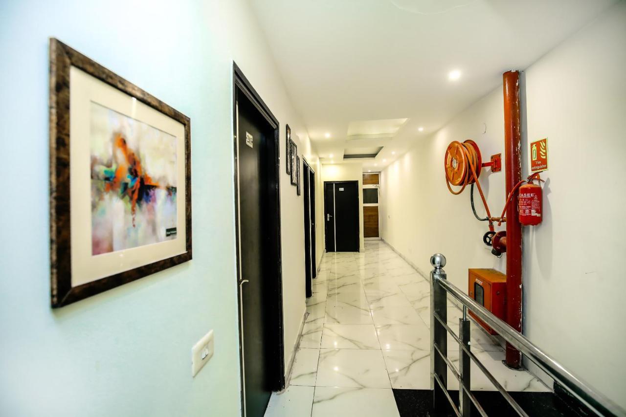 Hotel Wisteria -Main Highway Hotel Zirakpur エクステリア 写真